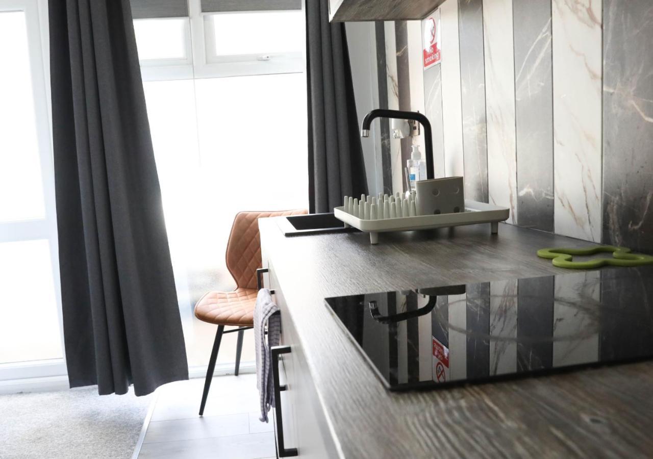 Cb Stays - Private Rooms With Ensuite And Kitchenette In Peterborough Exterior foto